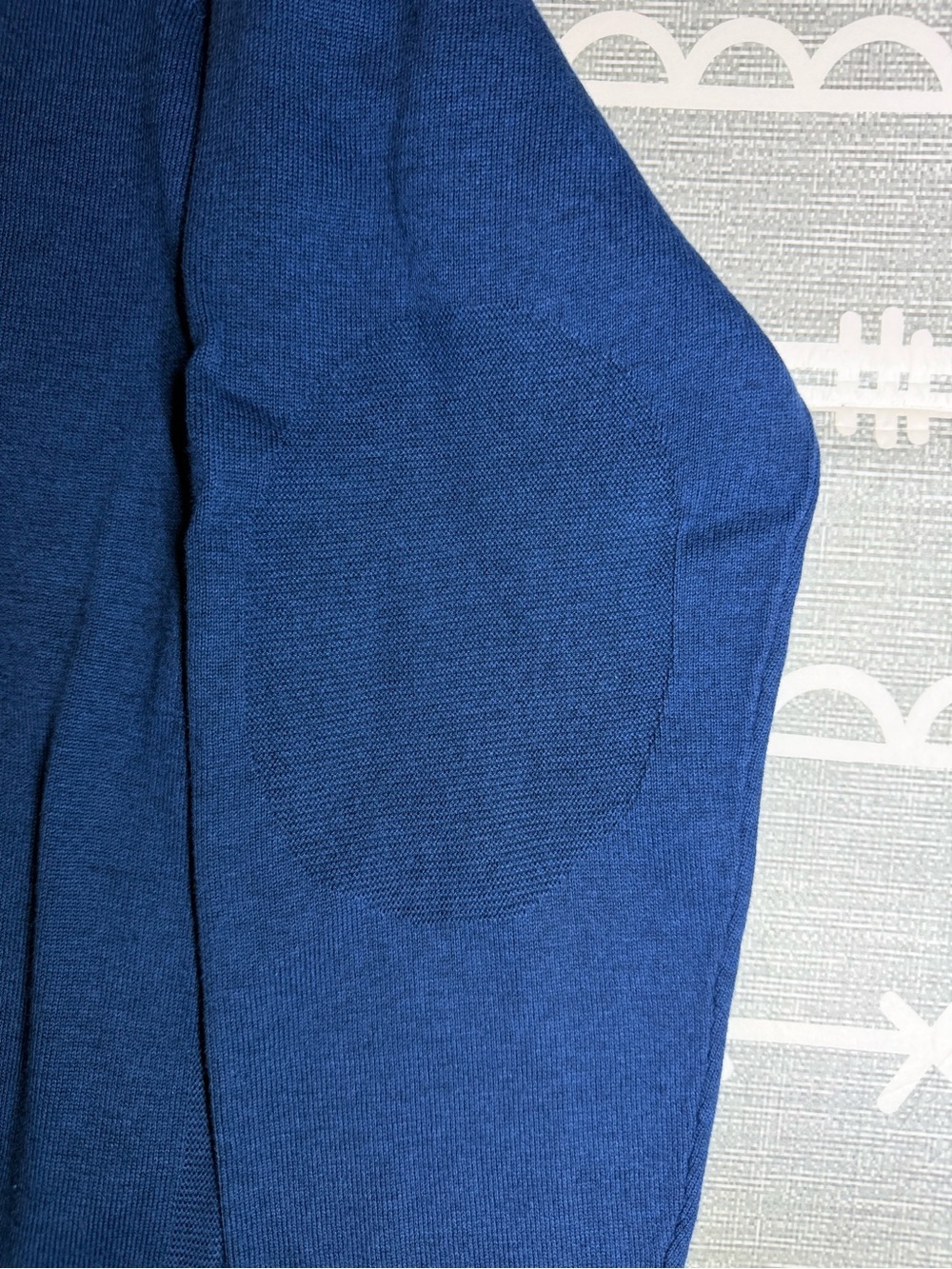 Ben Sherman Men's V-Neck Sweater in Deep Blue - Picture 6 of 10